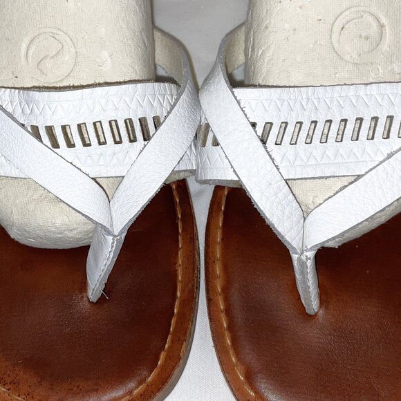 TOMS White Leather Flat Thong Sandals Women's Size 9.5 - Picture 3 of 11